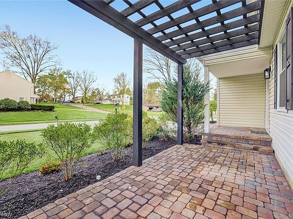 3rd image of 561 Bath Hills Blvd