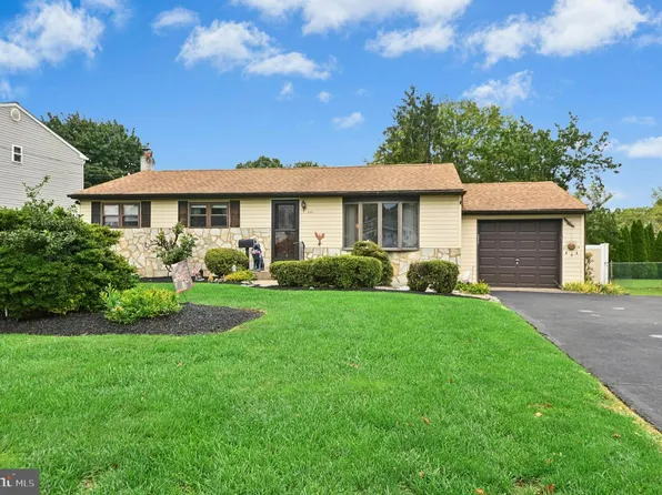 840 Roger Rd, Warminster, PA 18974