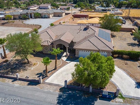 2nd image of 5142 N Tioga Way