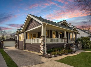 70 Oakdale Blvd, Pleasant Ridge, MI 48069