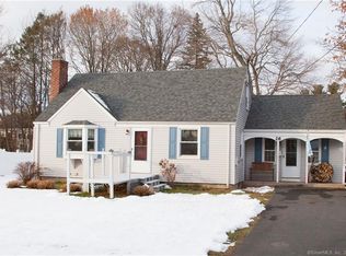 26 Woodybrook Rd, Windsor, CT 06095