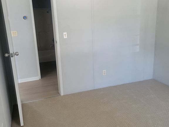 5th image of 424 W 60th St