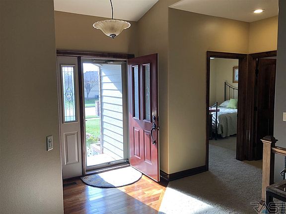 5th image of 204 E Pinehurst Cir