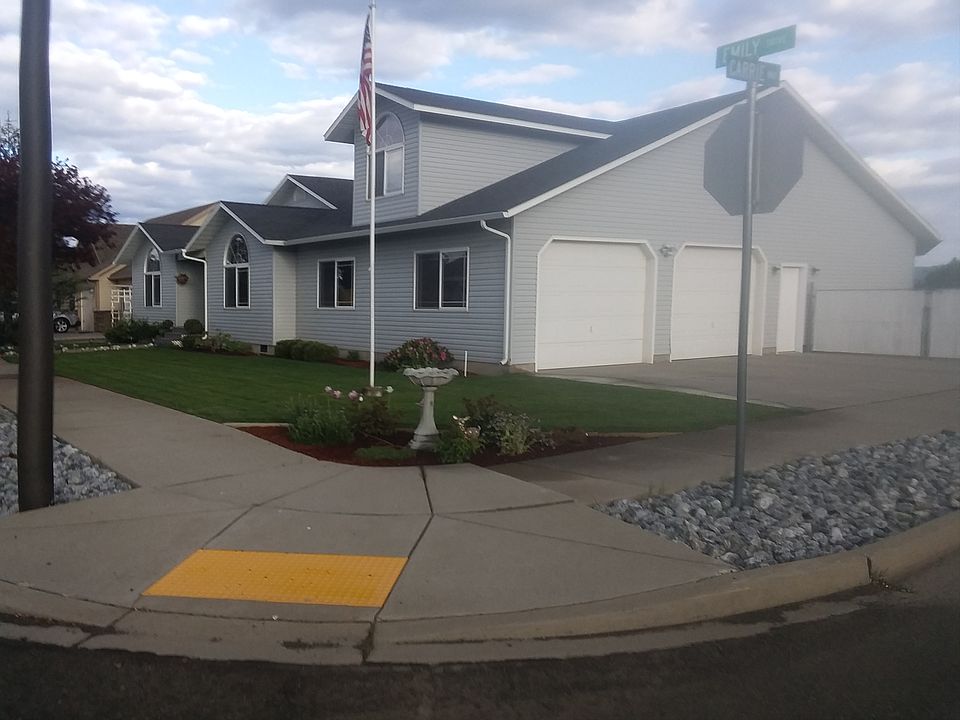 3 or 4 Bedroom 2.5 Bath
