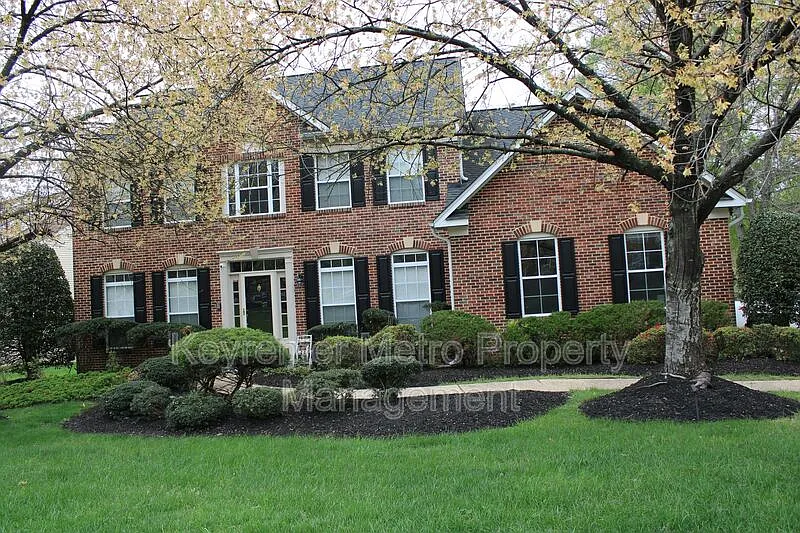 4 bed, 3.0 bath, 4384 sqft, $4,250 — Photo 4
