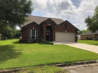 821 S Market St, Flatonia, TX 78941