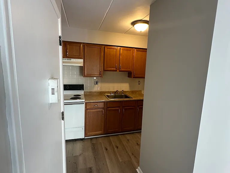 313 E Jefferson St #11A — Photo 6