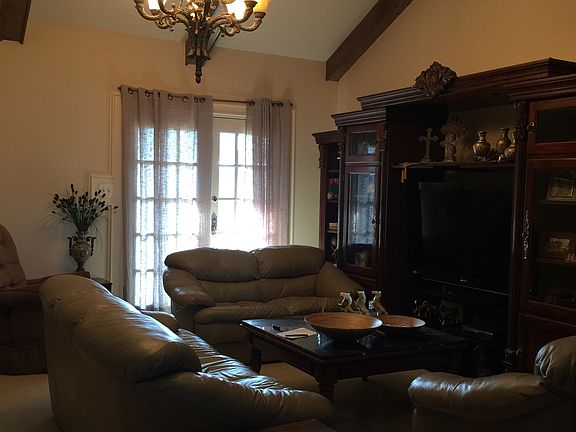 4th image of 109 San Jacinto St