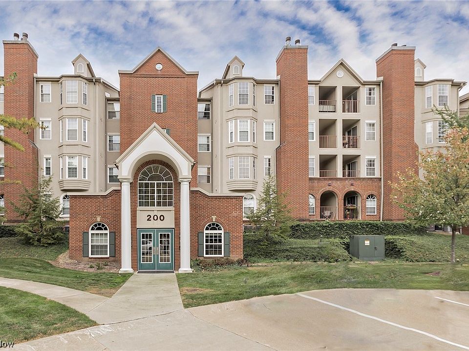 1st image of 200 Fox Hollow Dr APT 402