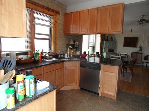 3rd image of 6914 N Greenview Ave APT 3