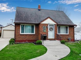2927 Shenandoah Dr, Hamburg, NY 14075