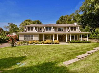 16 Talley Rd, Roslyn, NY 11576