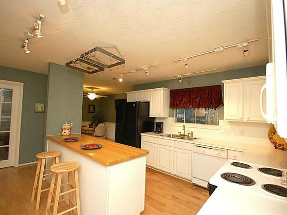 2nd image of 2515 N Rachel Ct