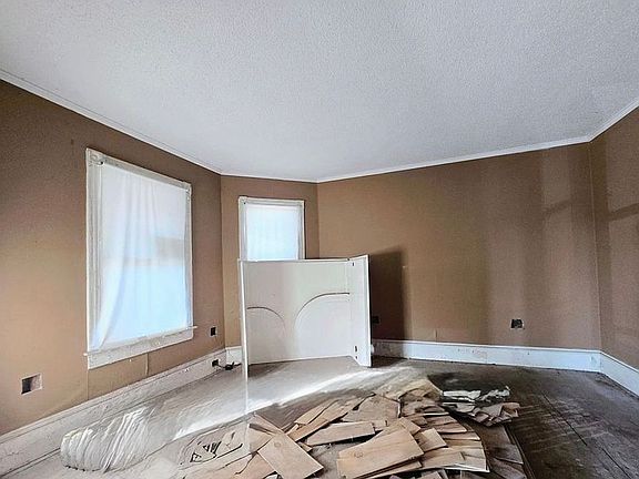 4th image of 86 Belmont St