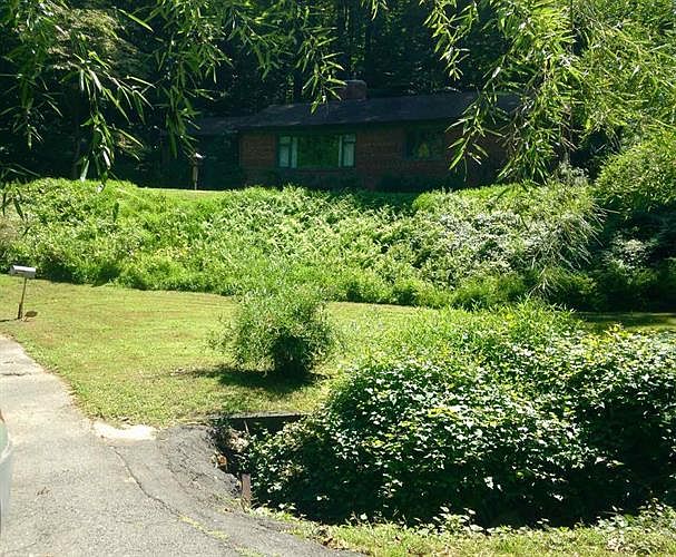 2nd image of 1901 Valley Wood Rd