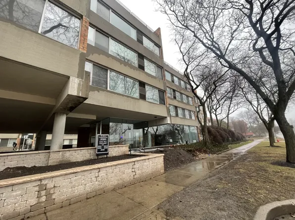 2020 Saint Johns Ave APT 301, Highland Park, IL 60035