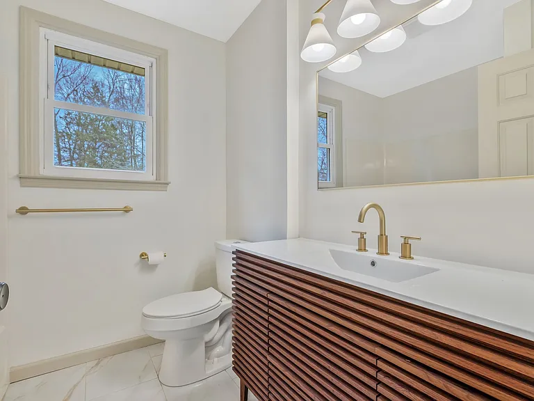 115 Pascal Dr — Photo 8