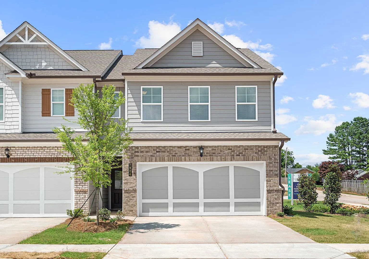 3 Bed 2.5 bathroom townhomes in Gainesville! — Photo 1