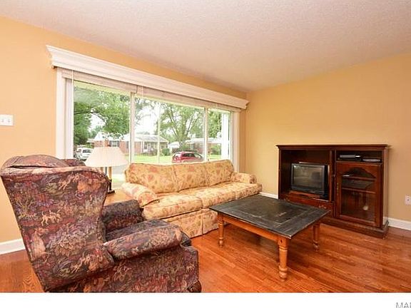 4th image of 25 Saint Alice Ln