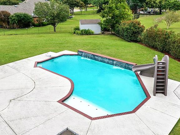 2nd image of 600 Dove Hill Cir