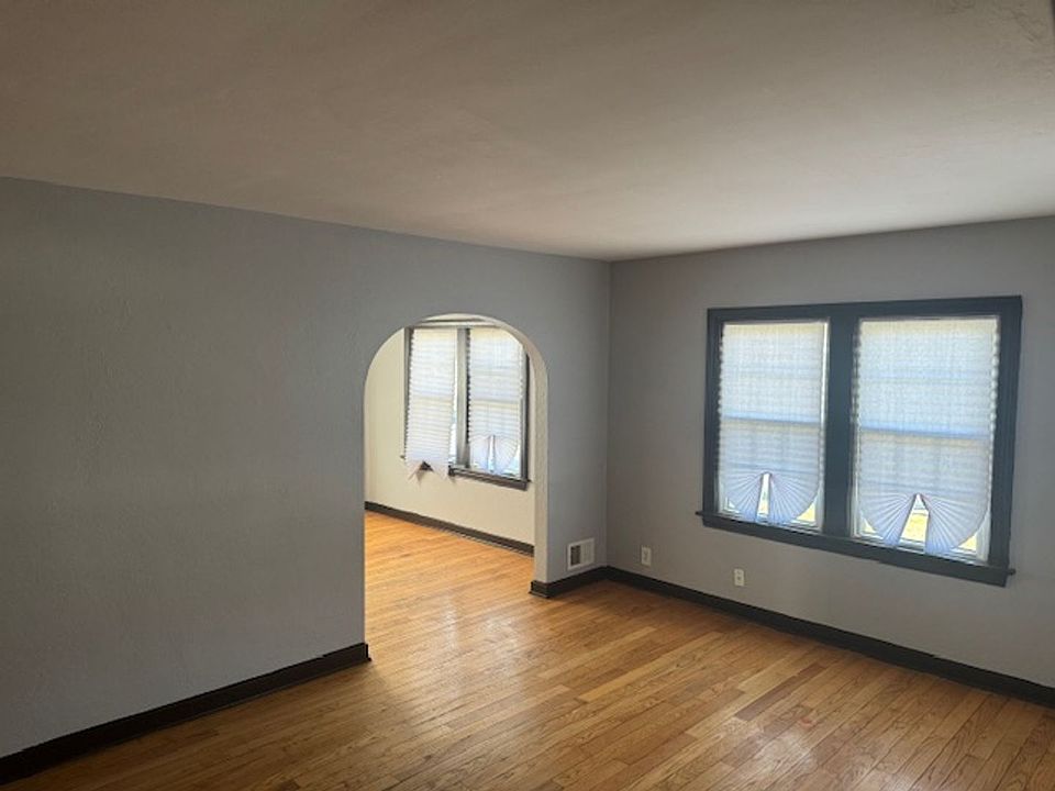 2nd image of 3341 S Schultz Dr