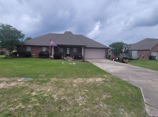 2635 E Robinwood Dr, Moss Bluff, LA 70611