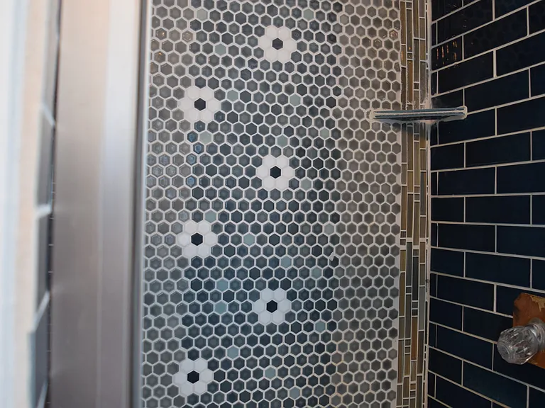 Pratt and Larson tiled shower in 1st floor primary ensuite bathroom
