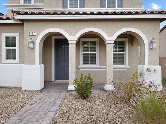 4th image of 1027 Desert Dome Ave