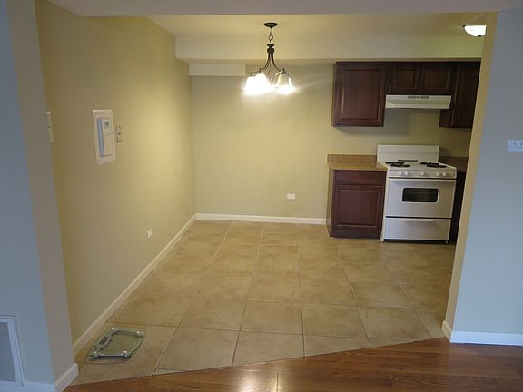 3rd image of 5858 W 87th St APT 1B