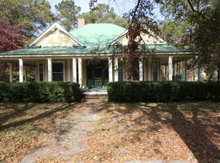 415 E 3rd Ave, Red Springs, NC 28377