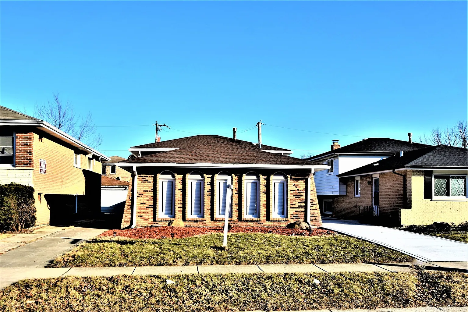 279 Luella Ave photo 1