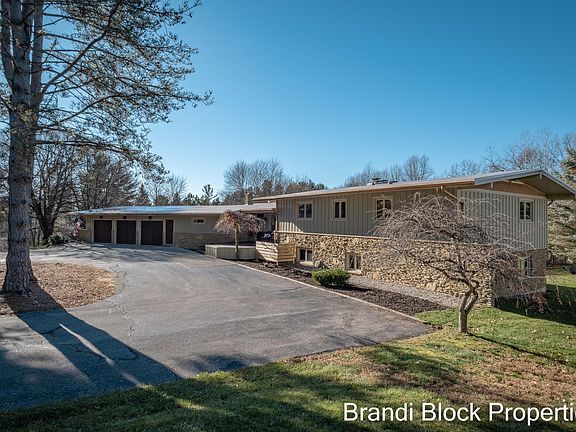 2nd image of 8085 Cameron Ct SE