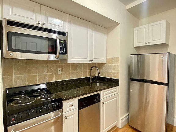 4th image of 146 E 35th St #1Z