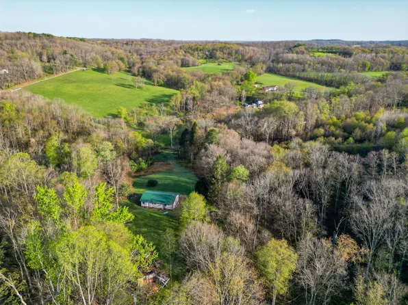 2224 Ocean Rd NE, Salineville, OH 43945