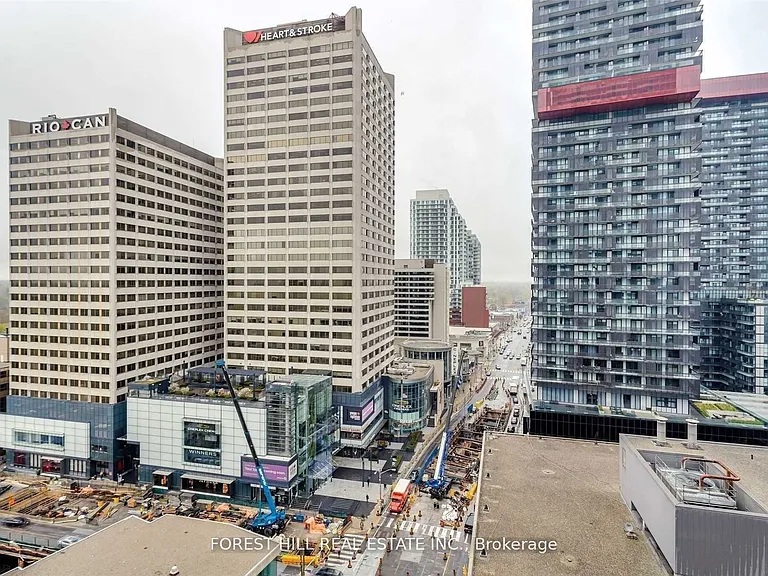 2221 Yonge St #5211 — Photo 15