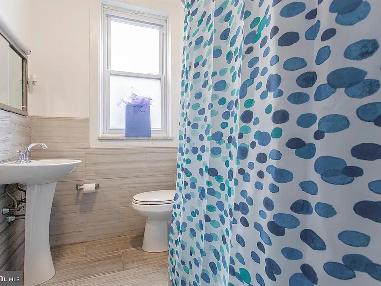 4628 Sansom St #B — Photo 14