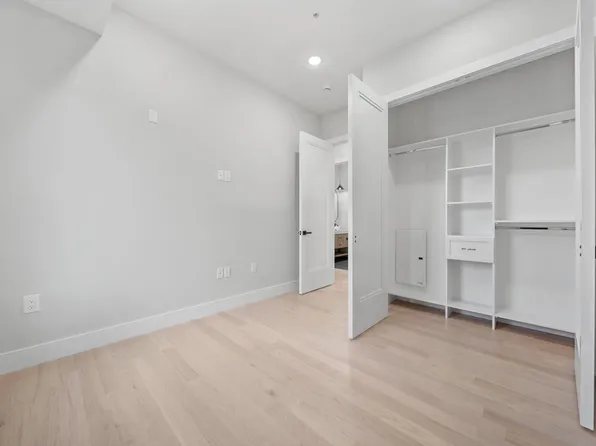 373 New York Avenue image 22 of 28