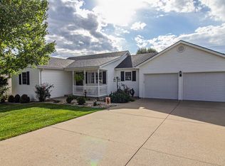 925 N Meadowhill Rd, Paris, KY 40361