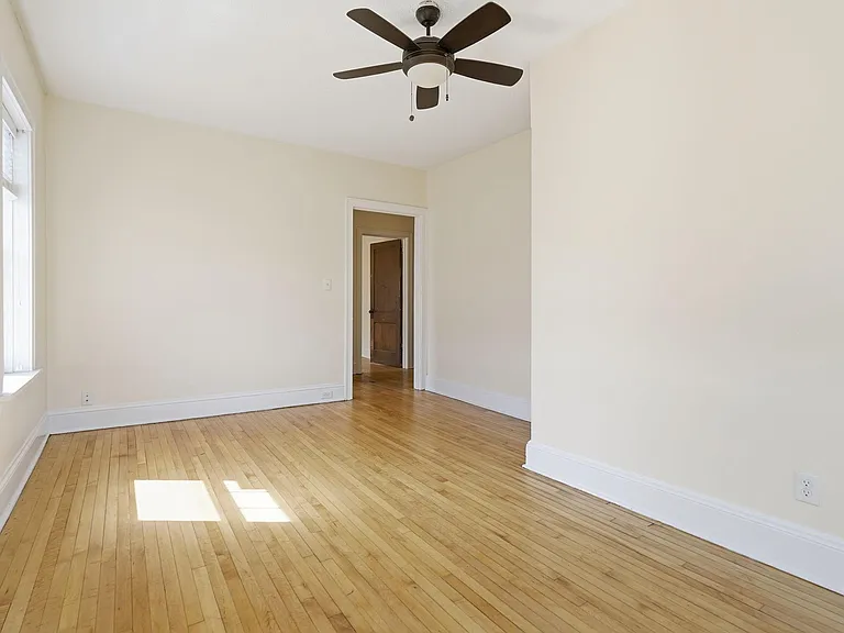 214 19th St E #101 — Photo 3