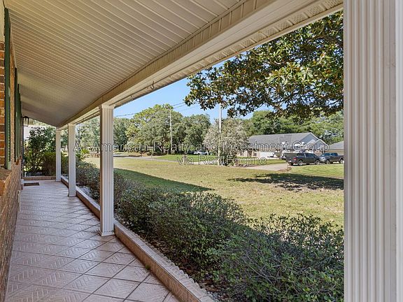 4th image of 197 Country Club Rd