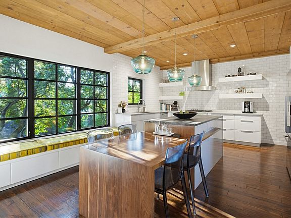 4th image of 1014 Evergreen Hills Rd