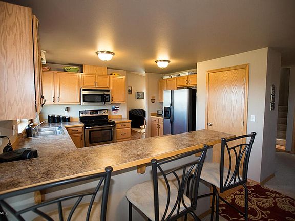 Kitchen with Breakfast Bar