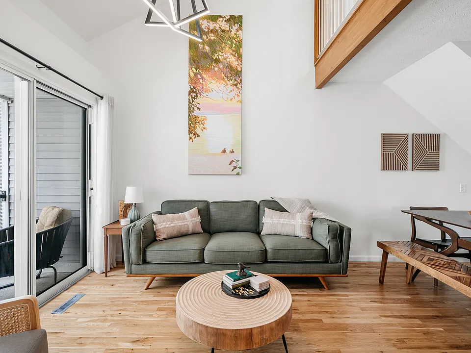 526 Barlow St