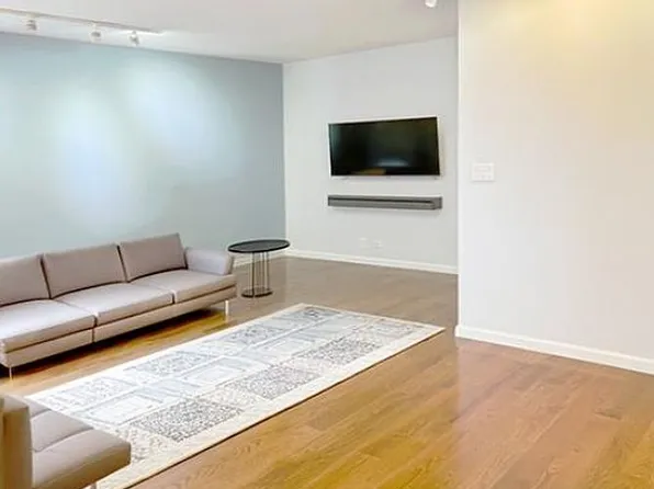 573 Grand St APT D802, New York, NY 10002