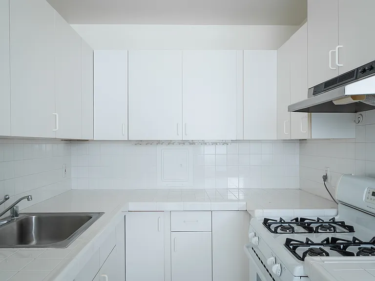 1315 Ocean Park Blvd #2 — Photo 6