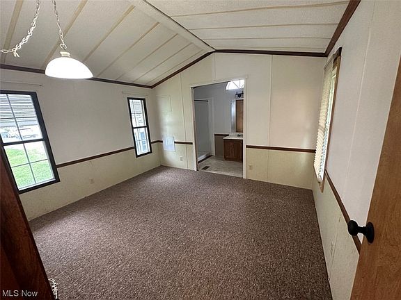 5th image of 405 E Main St