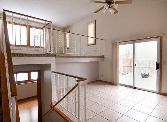 4th image of 8841 Yalta St NE