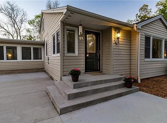 3rd image of 21 E Rockwood Dr