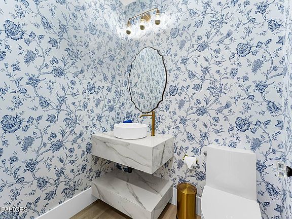 2nd image of 2188 Lakeview Rd