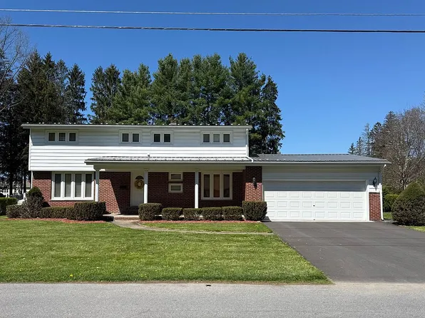 22 Maple St, Walton, NY 13856